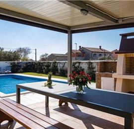 6 bedroom villa with pool near Pula, sleeps 12